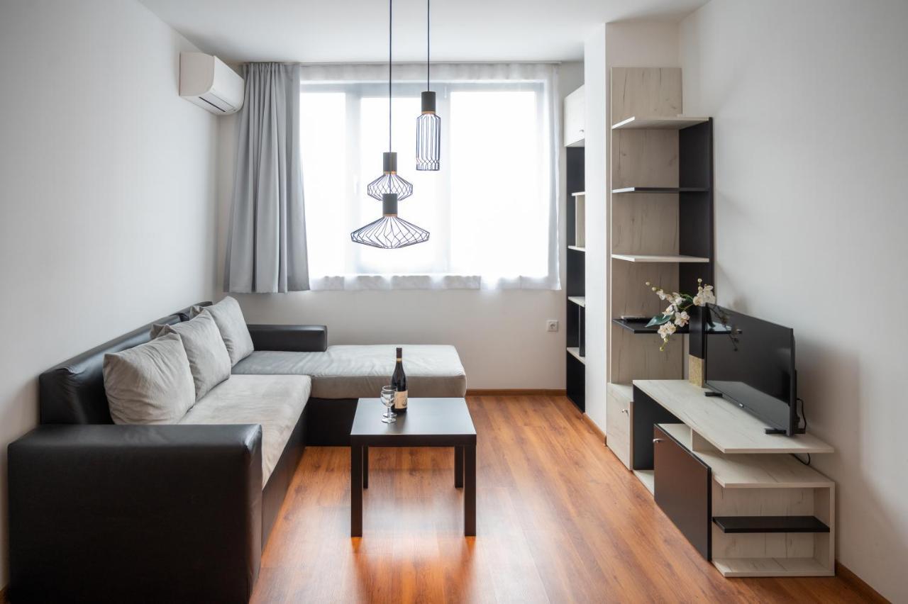 Sunny 1Bdr Apartment Near Center Sofia Exterior foto