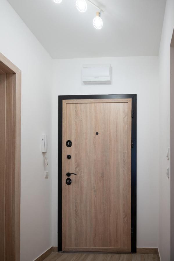 Sunny 1Bdr Apartment Near Center Sofia Exterior foto